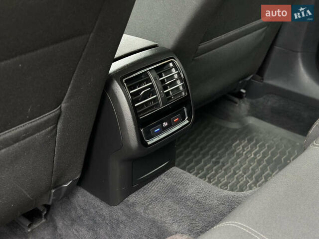 Красный Фольксваген Пассат, объемом двигателя 1.6 л и пробегом 276 тыс. км за 14300 $, фото 56 на Automoto.ua