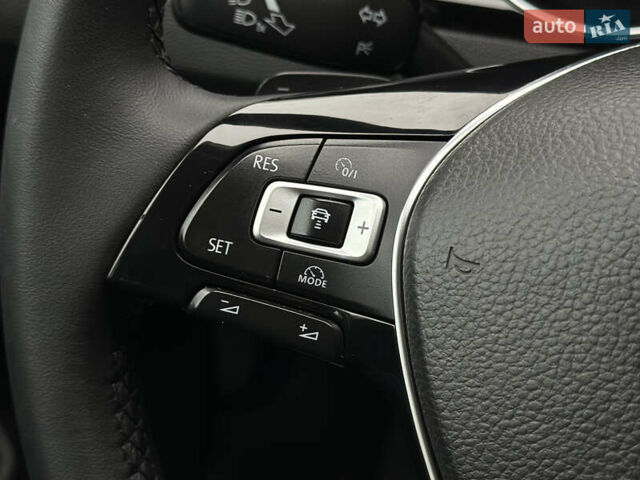 Красный Фольксваген Пассат, объемом двигателя 1.6 л и пробегом 276 тыс. км за 14300 $, фото 38 на Automoto.ua