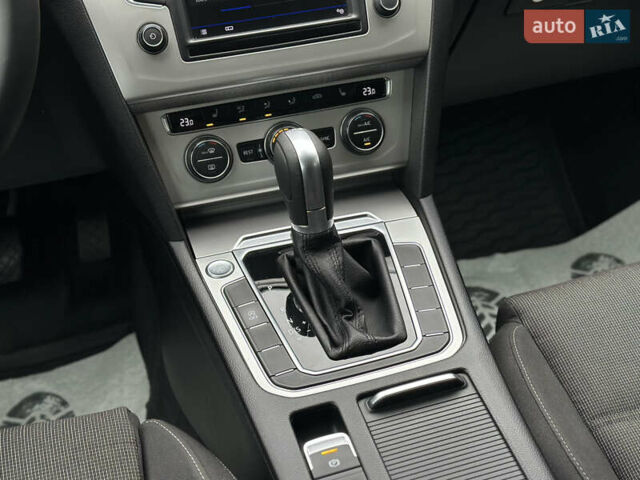 Красный Фольксваген Пассат, объемом двигателя 1.6 л и пробегом 276 тыс. км за 14300 $, фото 46 на Automoto.ua