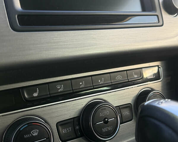 Красный Фольксваген Пассат, объемом двигателя 1.97 л и пробегом 301 тыс. км за 14800 $, фото 25 на Automoto.ua