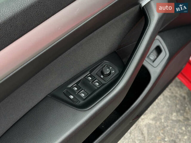 Красный Фольксваген Пассат, объемом двигателя 1.6 л и пробегом 276 тыс. км за 14300 $, фото 25 на Automoto.ua