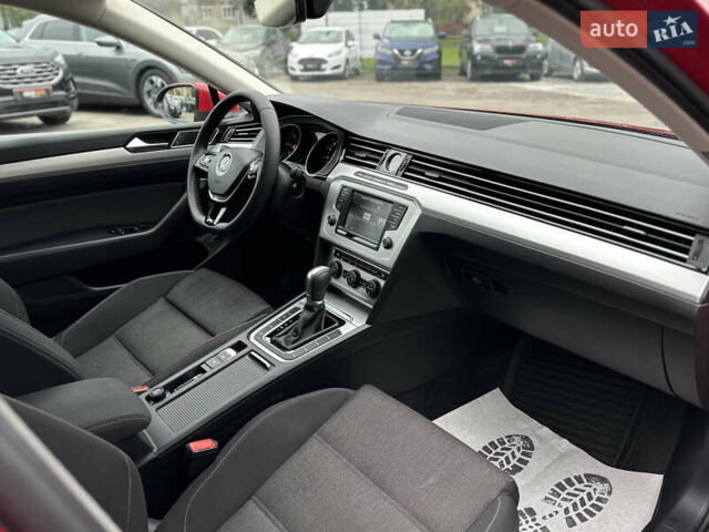 Красный Фольксваген Пассат, объемом двигателя 1.6 л и пробегом 276 тыс. км за 14300 $, фото 33 на Automoto.ua