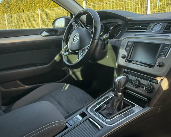 Красный Фольксваген Пассат, объемом двигателя 1.97 л и пробегом 301 тыс. км за 14800 $, фото 12 на Automoto.ua