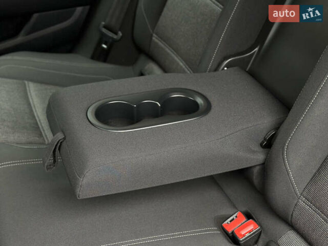 Красный Фольксваген Пассат, объемом двигателя 1.6 л и пробегом 276 тыс. км за 14300 $, фото 57 на Automoto.ua