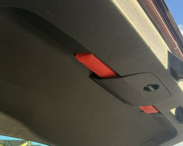 Красный Фольксваген Пассат, объемом двигателя 1.97 л и пробегом 301 тыс. км за 14800 $, фото 29 на Automoto.ua