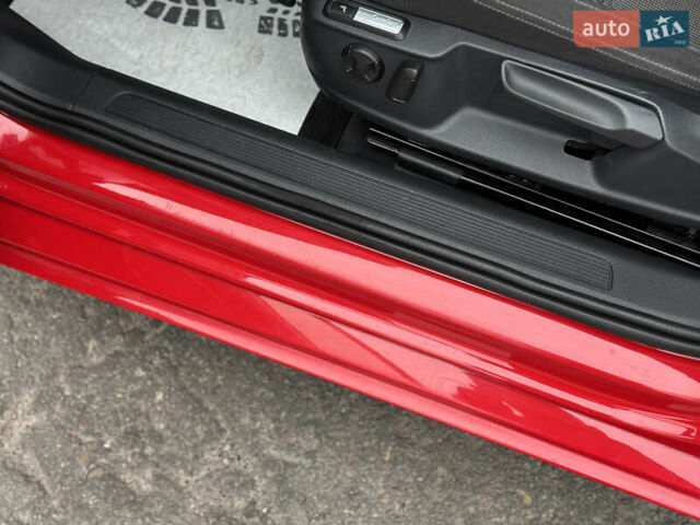 Красный Фольксваген Пассат, объемом двигателя 1.6 л и пробегом 276 тыс. км за 14300 $, фото 26 на Automoto.ua