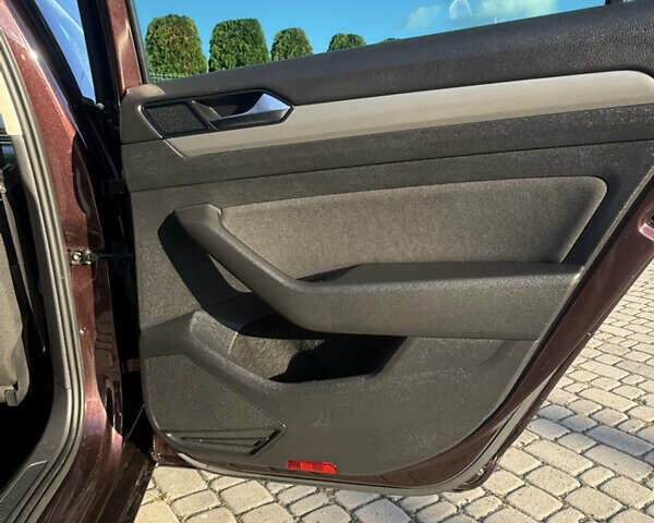 Красный Фольксваген Пассат, объемом двигателя 1.97 л и пробегом 301 тыс. км за 14800 $, фото 18 на Automoto.ua