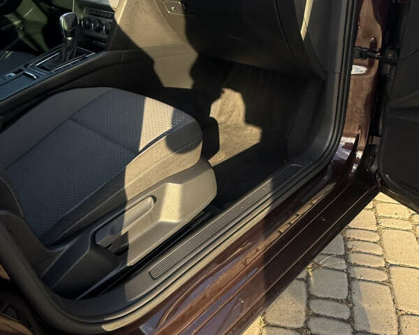 Красный Фольксваген Пассат, объемом двигателя 1.97 л и пробегом 301 тыс. км за 14800 $, фото 13 на Automoto.ua