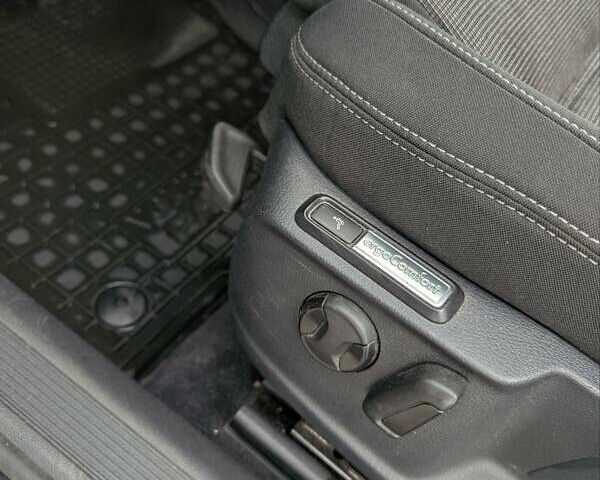 Красный Фольксваген Пассат, объемом двигателя 1.97 л и пробегом 190 тыс. км за 16999 $, фото 26 на Automoto.ua