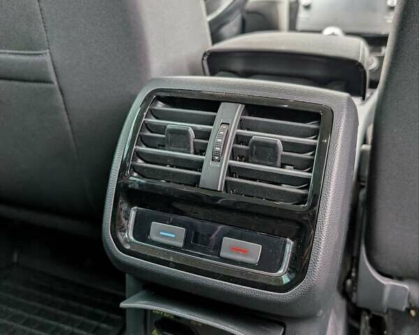 Красный Фольксваген Пассат, объемом двигателя 1.97 л и пробегом 190 тыс. км за 16999 $, фото 27 на Automoto.ua