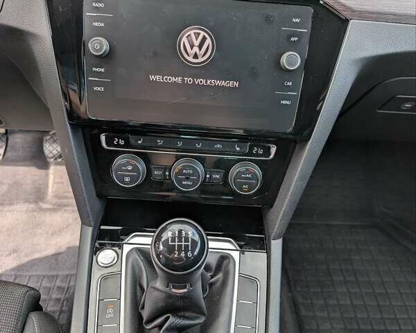 Красный Фольксваген Пассат, объемом двигателя 1.97 л и пробегом 190 тыс. км за 16999 $, фото 25 на Automoto.ua