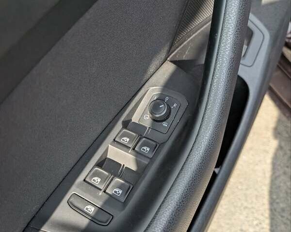 Красный Фольксваген Пассат, объемом двигателя 1.97 л и пробегом 190 тыс. км за 16999 $, фото 33 на Automoto.ua