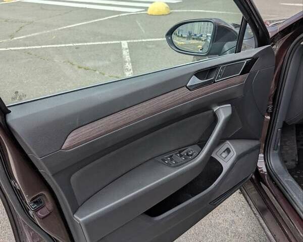 Красный Фольксваген Пассат, объемом двигателя 1.97 л и пробегом 190 тыс. км за 16999 $, фото 28 на Automoto.ua