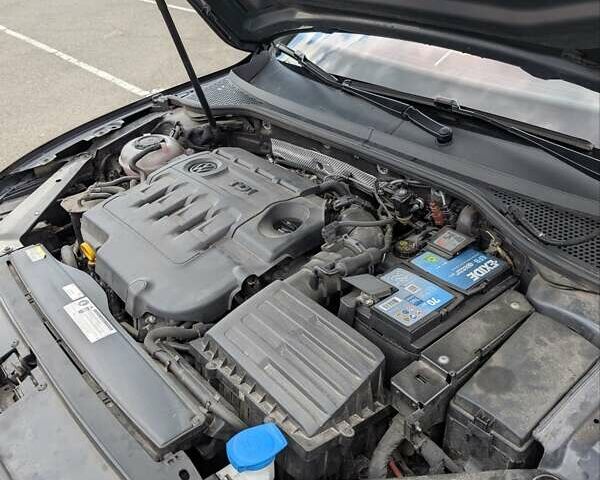 Красный Фольксваген Пассат, объемом двигателя 1.97 л и пробегом 190 тыс. км за 16999 $, фото 19 на Automoto.ua