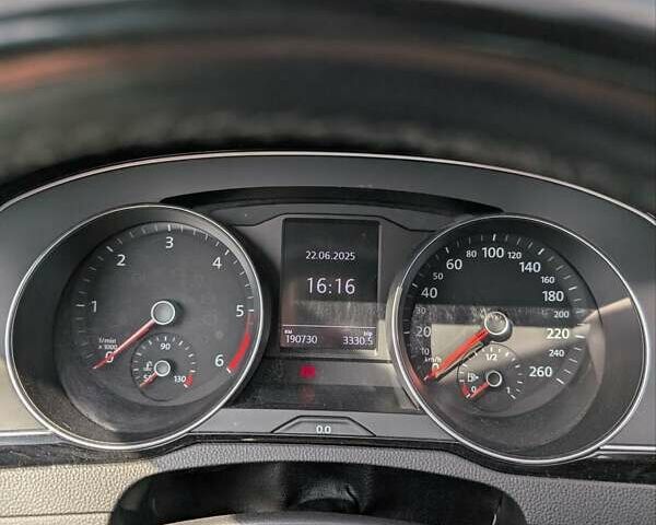 Красный Фольксваген Пассат, объемом двигателя 1.97 л и пробегом 190 тыс. км за 16999 $, фото 24 на Automoto.ua