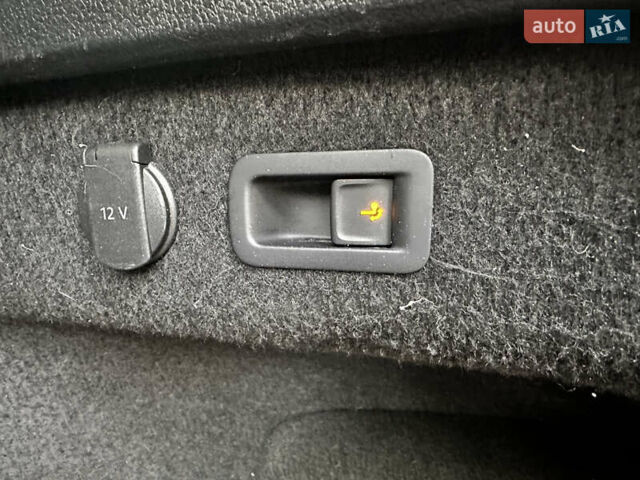 Червоний Фольксваген Пассат, об'ємом двигуна 2 л та пробігом 254 тис. км за 18900 $, фото 65 на Automoto.ua