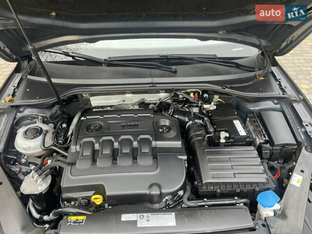 Красный Фольксваген Пассат, объемом двигателя 2 л и пробегом 218 тыс. км за 20450 $, фото 61 на Automoto.ua