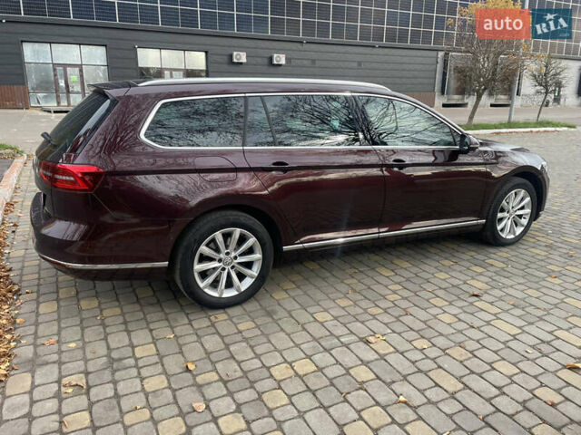 Красный Фольксваген Пассат, объемом двигателя 2 л и пробегом 218 тыс. км за 20450 $, фото 7 на Automoto.ua