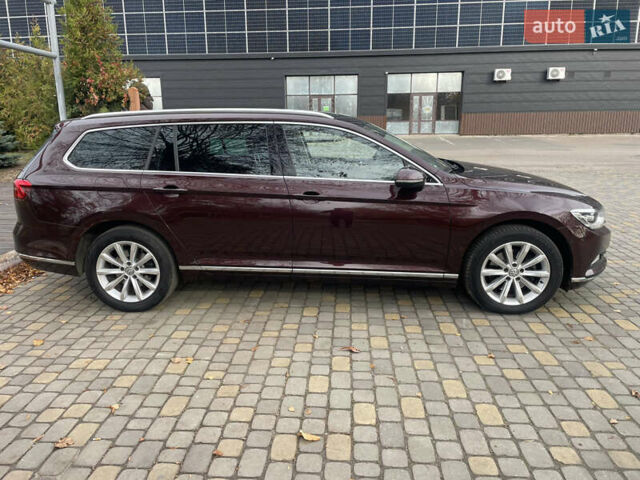 Красный Фольксваген Пассат, объемом двигателя 2 л и пробегом 218 тыс. км за 20450 $, фото 2 на Automoto.ua