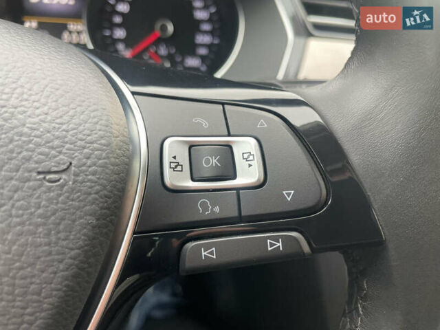 Красный Фольксваген Пассат, объемом двигателя 2 л и пробегом 218 тыс. км за 20450 $, фото 30 на Automoto.ua