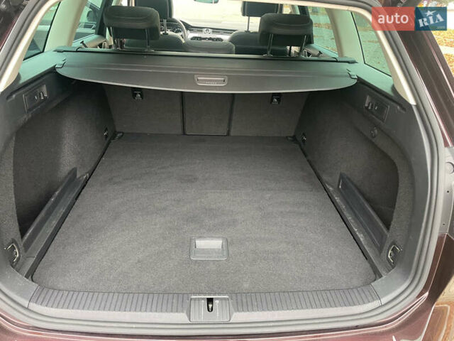 Красный Фольксваген Пассат, объемом двигателя 2 л и пробегом 218 тыс. км за 20450 $, фото 57 на Automoto.ua