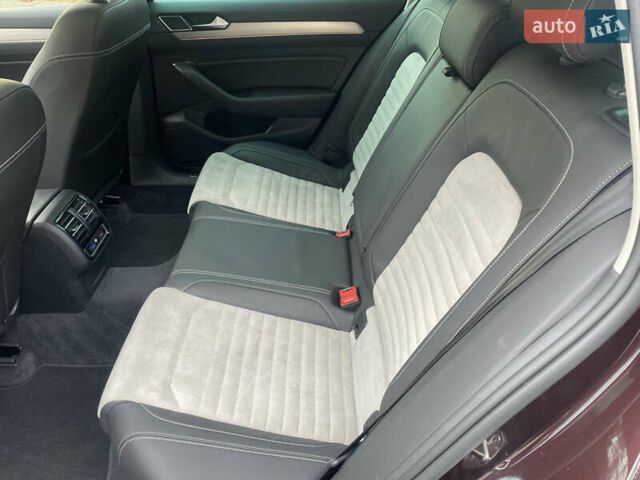 Красный Фольксваген Пассат, объемом двигателя 2 л и пробегом 218 тыс. км за 20450 $, фото 49 на Automoto.ua