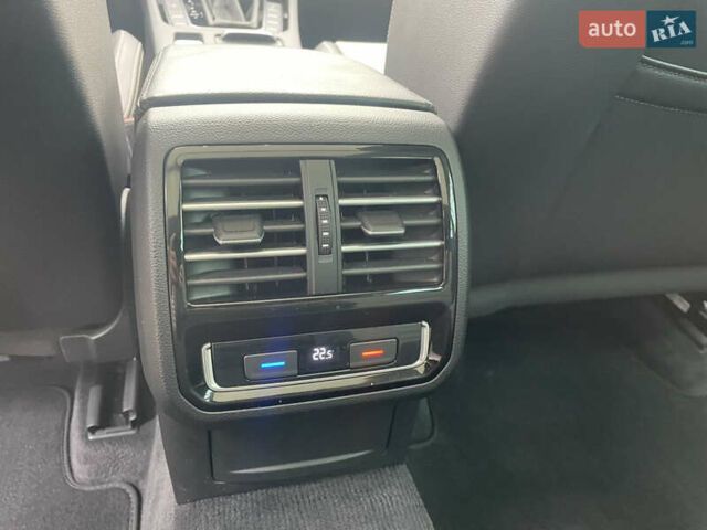 Красный Фольксваген Пассат, объемом двигателя 2 л и пробегом 218 тыс. км за 20450 $, фото 50 на Automoto.ua