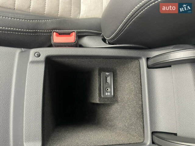 Красный Фольксваген Пассат, объемом двигателя 2 л и пробегом 218 тыс. км за 20450 $, фото 38 на Automoto.ua