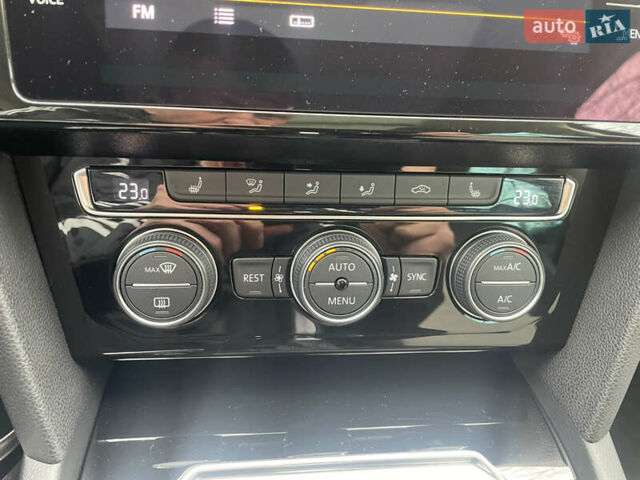 Красный Фольксваген Пассат, объемом двигателя 2 л и пробегом 218 тыс. км за 20450 $, фото 32 на Automoto.ua