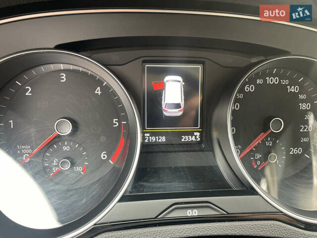 Красный Фольксваген Пассат, объемом двигателя 2 л и пробегом 218 тыс. км за 20450 $, фото 28 на Automoto.ua