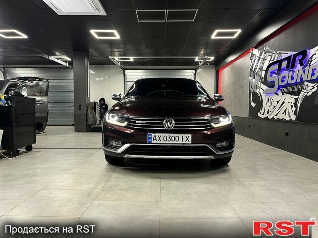 Красный Фольксваген Пассат, объемом двигателя 2 л и пробегом 222 тыс. км за 22000 $, фото 2 на Automoto.ua