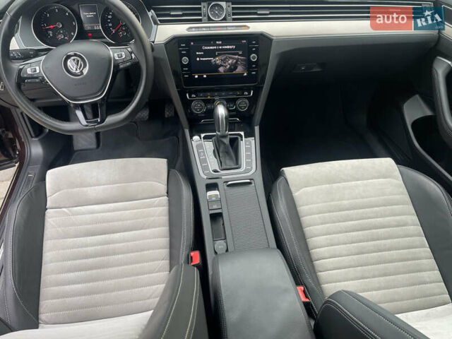 Красный Фольксваген Пассат, объемом двигателя 2 л и пробегом 218 тыс. км за 20450 $, фото 40 на Automoto.ua