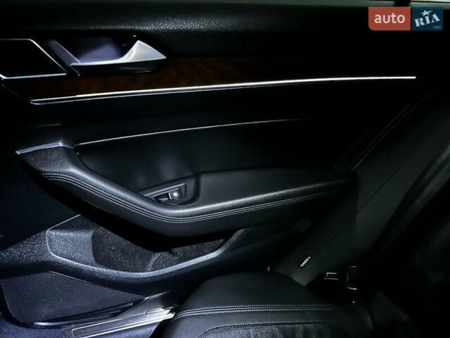 Червоний Фольксваген Пассат, об'ємом двигуна 2 л та пробігом 254 тис. км за 18900 $, фото 84 на Automoto.ua