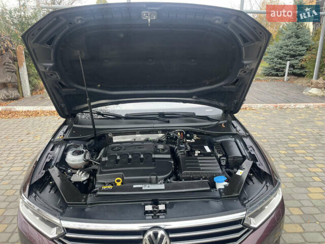 Красный Фольксваген Пассат, объемом двигателя 2 л и пробегом 218 тыс. км за 20450 $, фото 60 на Automoto.ua