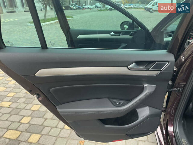 Красный Фольксваген Пассат, объемом двигателя 2 л и пробегом 218 тыс. км за 20450 $, фото 48 на Automoto.ua