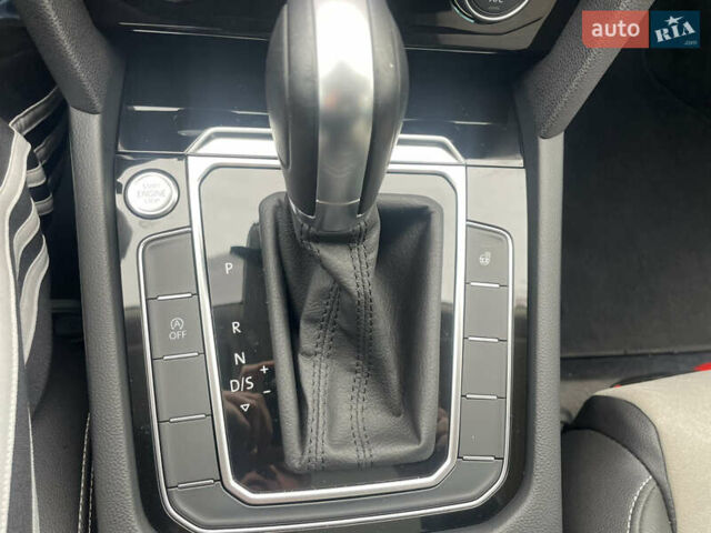 Красный Фольксваген Пассат, объемом двигателя 2 л и пробегом 218 тыс. км за 20450 $, фото 31 на Automoto.ua