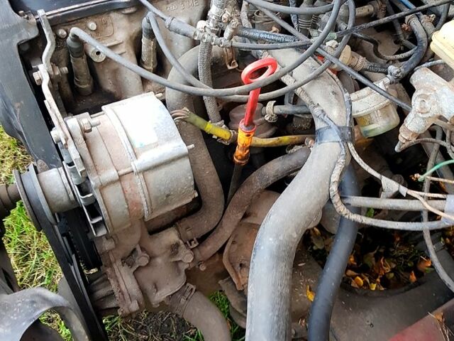 Фольксваген Пассат, объемом двигателя 1.6 л и пробегом 200 тыс. км за 750 $, фото 4 на Automoto.ua