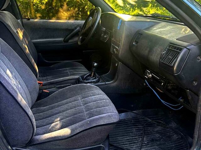 Фольксваген Пассат 1992 в Черновцах на Automoto.ua Фольксваген Пассат, объемом двигателя 1.8 л и пробегом 100 тыс. км за 1400 $, фото 1 на Automoto.ua