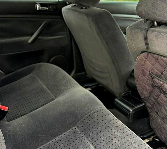 Фольксваген Пассат, объемом двигателя 1.8 л и пробегом 321 тыс. км за 3700 $, фото 10 на Automoto.ua