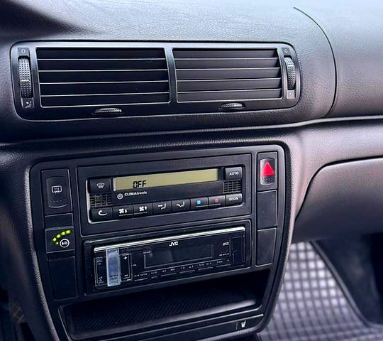 Фольксваген Пассат, объемом двигателя 1.8 л и пробегом 321 тыс. км за 3700 $, фото 12 на Automoto.ua