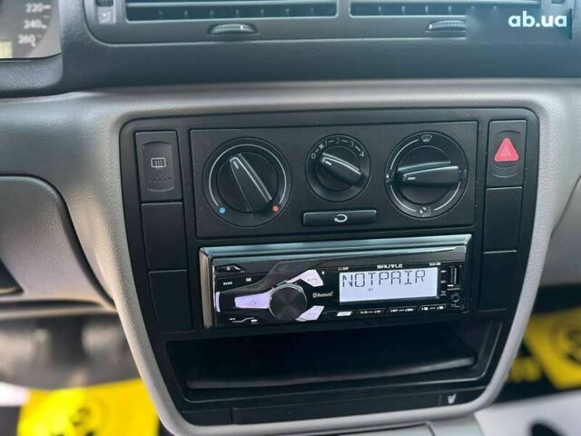 Фольксваген Пассат, объемом двигателя 1.6 л и пробегом 201 тыс. км за 3200 $, фото 10 на Automoto.ua