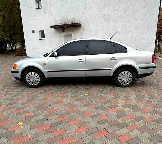 Фольксваген Пассат, объемом двигателя 1.8 л и пробегом 321 тыс. км за 3700 $, фото 1 на Automoto.ua