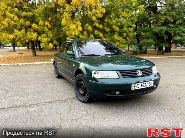 Фольксваген Пассат, объемом двигателя 1.8 л и пробегом 300 тыс. км за 2100 $, фото 1 на Automoto.ua