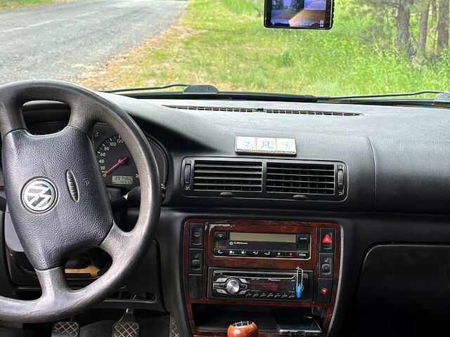 Фольксваген Пассат, объемом двигателя 1.8 л и пробегом 397 тыс. км за 3500 $, фото 5 на Automoto.ua