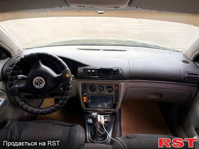 Фольксваген Пассат, объемом двигателя 1.8 л и пробегом 300 тыс. км за 2100 $, фото 3 на Automoto.ua