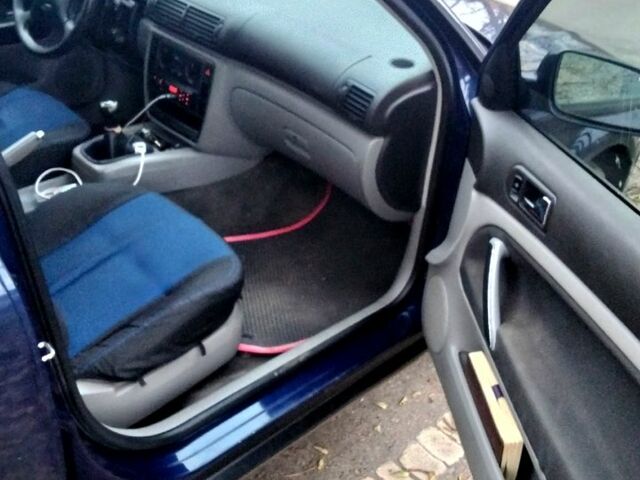 Фольксваген Пассат, объемом двигателя 1.6 л и пробегом 305 тыс. км за 4000 $, фото 4 на Automoto.ua