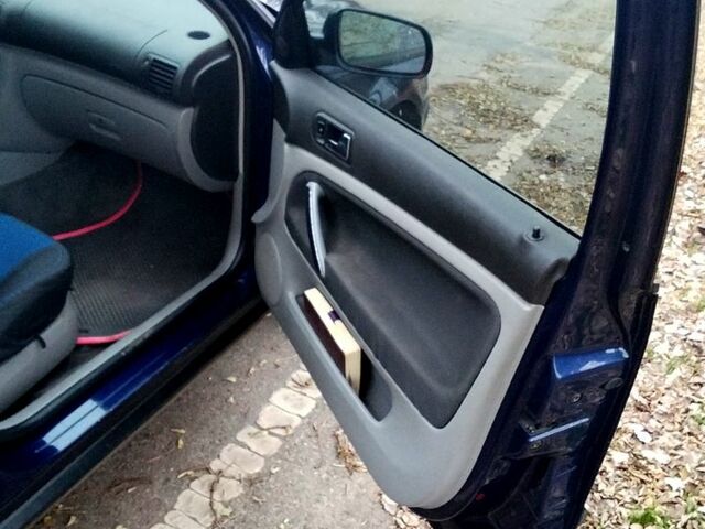 Фольксваген Пассат, объемом двигателя 1.6 л и пробегом 305 тыс. км за 4000 $, фото 5 на Automoto.ua