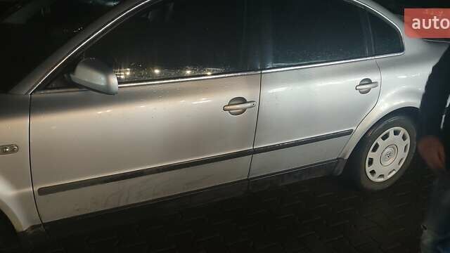 Фольксваген Пассат, об'ємом двигуна 1.6 л та пробігом 180 тис. км за 5500 $, фото 3 на Automoto.ua