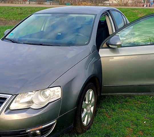 Фольксваген Пассат, об'ємом двигуна 1.6 л та пробігом 210 тис. км за 8500 $, фото 6 на Automoto.ua