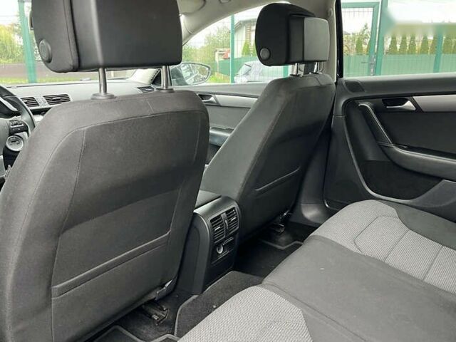 Фольксваген Пассат, объемом двигателя 2 л и пробегом 250 тыс. км за 10000 $, фото 17 на Automoto.ua